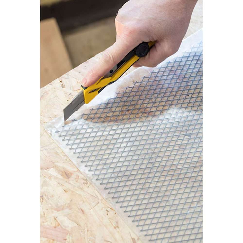 Cutter 18 mm con rotella di bloccaggio 3 blade Stanley STHT-10268-0