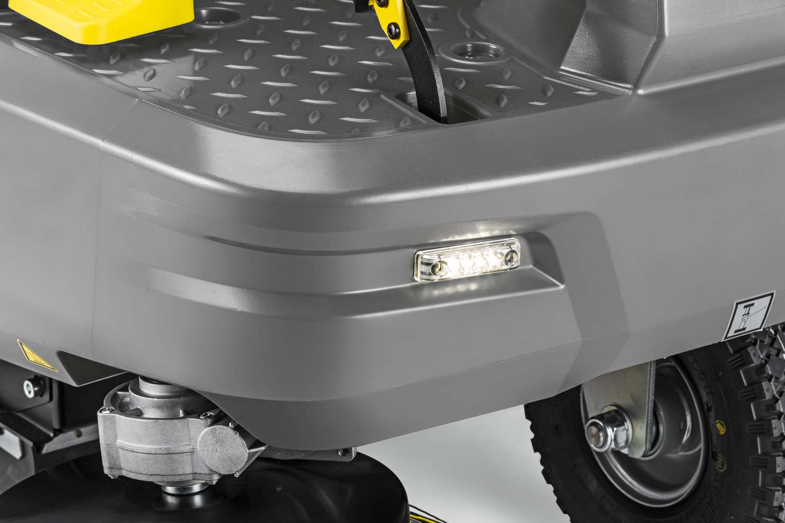Spazzatrice con aspirazione KM 85/50 R Bp Karcher
